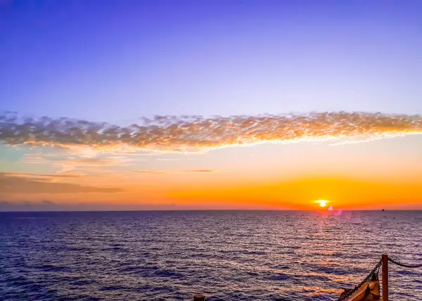 Sahilde gün batımı