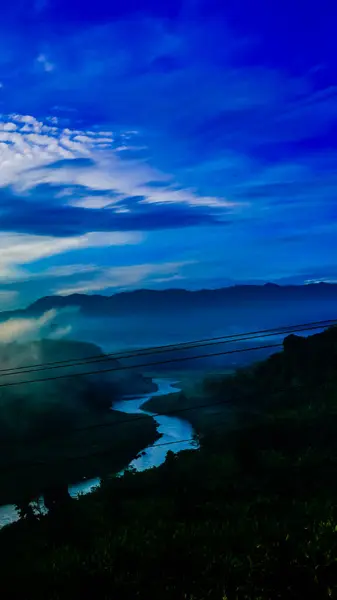 Ağacı olan güzel bir manzara