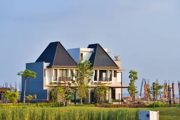 Summarecon Bogor Endonezya bölgesinde 2 yeni ev, modern stil ev tasarımı, bereketli ve güzel bitkilerle süslenmiş, Bogor, Endonezya, 4 Ağustos 2024
