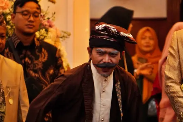 Gelin ve damat odada.