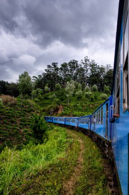 Kırsal Sri Lanka 'da Colombo' dan Kandy trenine