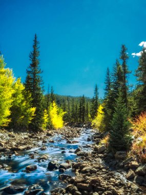 Colorado Kayalıkları 'nda nehir
