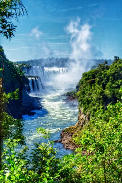 Arjantin 'de Iguazu Şelaleleri sisli