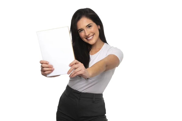 Veselý Vzrušený Mladá Brunetka Žena Drží Prázdný Bílý Papír Kopírovací — Stock fotografie