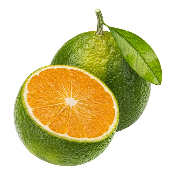 Mandarino Verde Con Fetta Arancia Isolata Fondo Bianco Con Percorso — Foto Stock