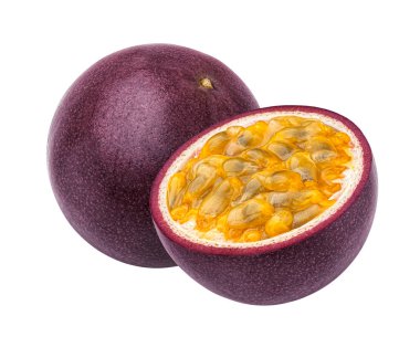 Çarkıfelek meyvesi kırpma yolu ile beyaz arkaplanda izole edilmiş, tam derinlikte