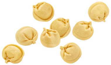 Kırpma yolu ile beyaz arkaplanda izole edilmiş düşen hamur köfteleri