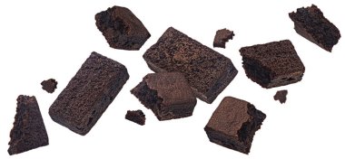 Uçan çikolatalı brownie beyaz arka planda izole edilmiş, kırpma yolu, tam derinlik