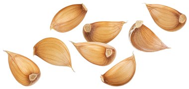 Düşen sarımsak karanfilleri kırpma yolu ile beyaz zemin üzerinde izole