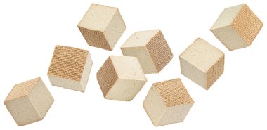 Soya peyniri küpleri kesme yolu ile beyaz zemin üzerinde izole edilmiş, tam derinlik