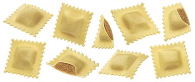 Beyaz arkaplanda izole edilmiş Ravioli makarna, koleksiyon