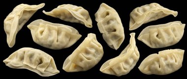 Çin Gyoza köfteleri siyah arkaplanda izole edilmiş, paket tasarım elementleri