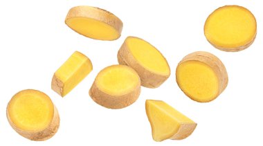 Ginger kök dilimleri kırpma yolu ile beyaz arkaplanda izole edildi