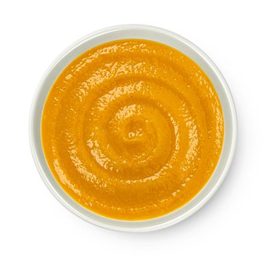 Beyaz arkaplanda izole edilmiş balkabağı kreması çorbası, üst görünüm, paket tasarım elementi