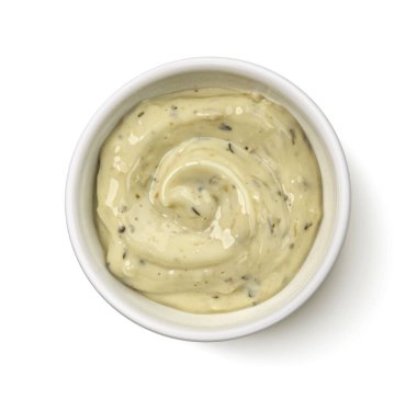 Beyaz arkaplanda izole edilmiş sarımsak sosu, üst görünüm