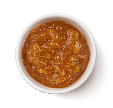 Beyaz arka planda izole edilmiş ev yapımı kayısı reçeli, üst manzara