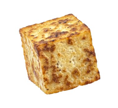 Kızarmış tofu küpü kırpma yolu ile beyaz arkaplanda izole edilmiş, tam derinlik