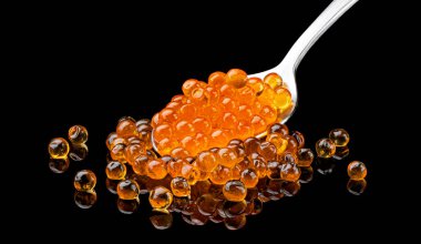 Kırmızı havyar kaşığı, paket tasarım elementi yakın plan, alan derinliği, makro