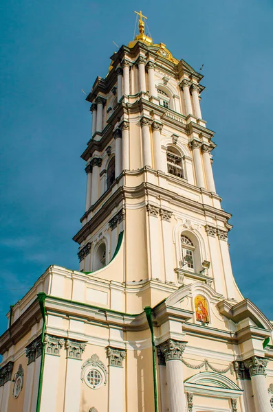 Torre Sino Mosteiro Com Cruz Ouro Fundo Céu Azul Vista — Fotografia de Stock