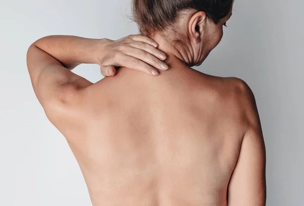Nackenschmerzen Frauenhals Mit Falten Probleme Mit Dem Bücken Rückansicht Einer — Stockfoto