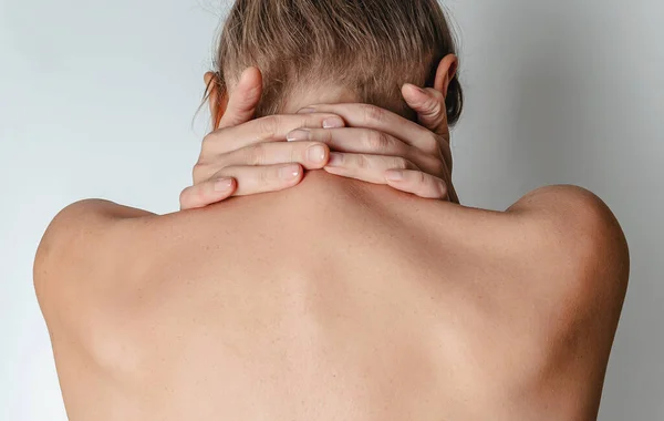 Close View Naked Female Back Women Hands Wrap Neck Head — Stock Photo, Image