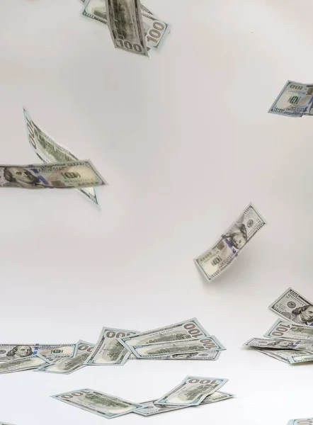 Fallende Papiergeld Dollarscheine Auf Weißem Hintergrund — Stockfoto