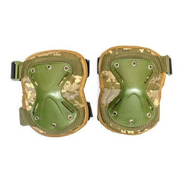 Ordu için beyaz arka planda plastik dizlikler.