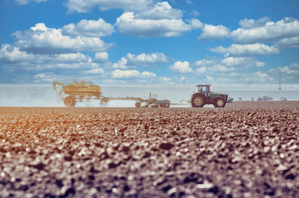 Tractor Plowing Field Tractor Plow Soil Cultivating Cultivated Land Soil — Foto Stock