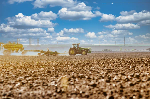Tractor Plowing Field Tractor Plow Soil Cultivating Cultivated Land Soil — Stockfoto