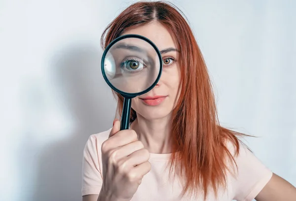Womans Face Magnifying Glass Long Hair Big Eyes Research Choice — Stock Photo, Image