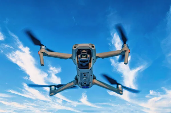 Dron Vuela Contra Cielo Azul Reconocimiento Aéreo Ucrania — Foto de Stock