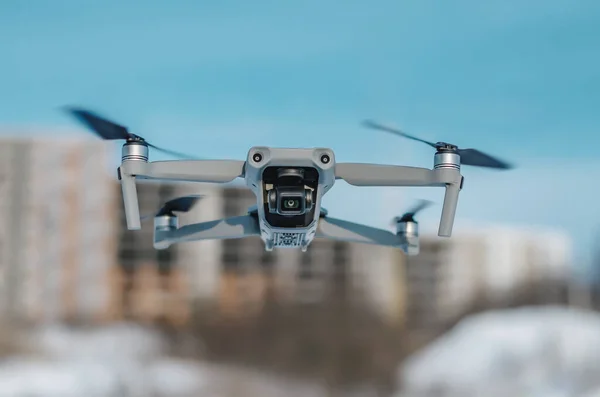 Die Drohne Fliegt Gegen Blauen Himmel Luftaufklärung Der Ukraine — Stockfoto