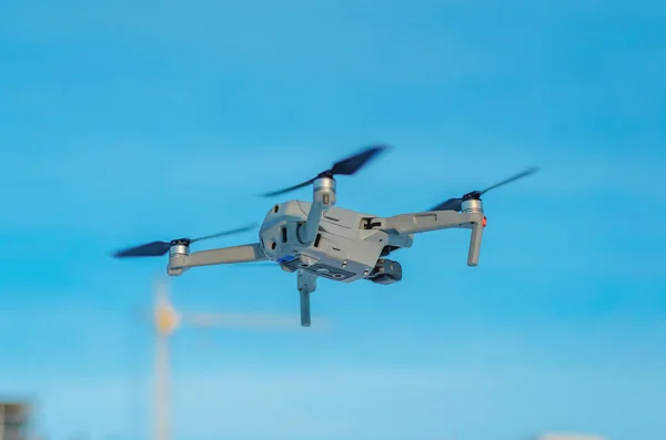 Quadricottero Drone Contro Cielo Blu Sparatoria Aerea Ricognizione Aerea — Foto Stock