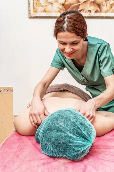 Masaje Zona Cuello Mujer Vista Frontal Espalda Del Paciente Prevención — Foto de Stock