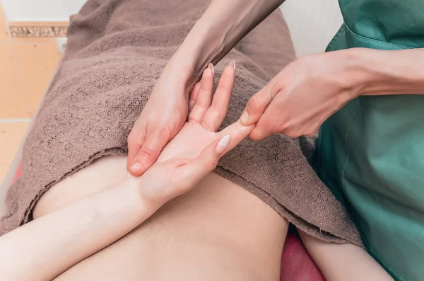 Vingermassage Massage Van Vrouwenhanden Salon Tevredenheid Met Procedures — Stockfoto
