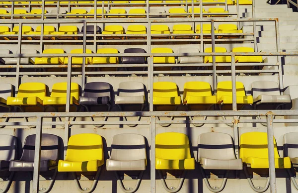 스포츠 기관의 스탠드에 노란색 경기장의 스탠드 — 스톡 사진
