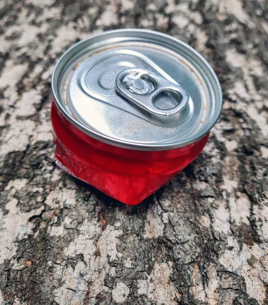 Lata Aluminio Triturado Bebida Carbonatada Residuos Envases Contaminación Naturaleza —  Fotos de Stock
