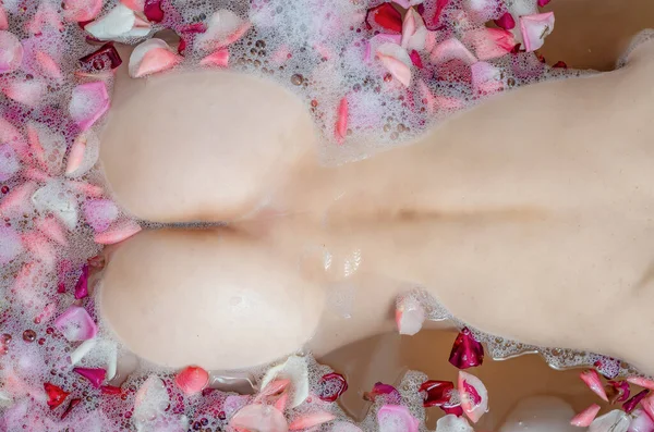 Women Ass Bathroom Rose Petals Seduction Sexuality Spa Treatments — Zdjęcie stockowe