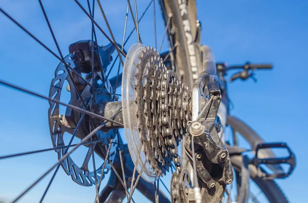 Estrellas Del Engranaje Rueda Trasera Bicicleta Primer Plano Contra Naturaleza —  Fotos de Stock