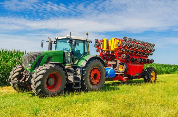 Agricultural Machinery Sideways Corn Field Big Tractor White Cumulus Clouds — Stock Photo, Image