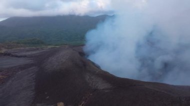Bali adasında volkan manzarası