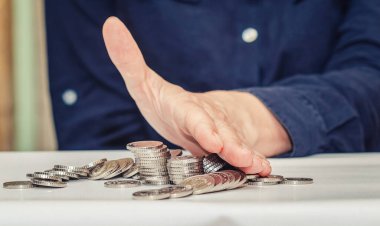 Ekonomik kriz, küresel ekonomik durgunluk, borsa çöküşü, enflasyon. Yığınla bozuk para
