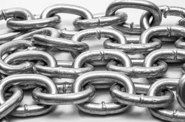 Monokrom yakın çekim güçlü metal zincir soyut desen