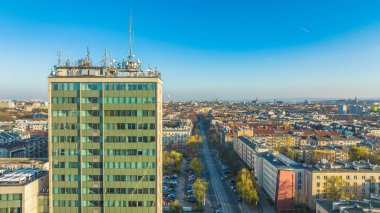 Biprostal Binası Krakow, Polonya. Bina, Ulusal Ekonomi Forumu 'nun genel merkezidir. Polonya, Krakow 'daki merkez bölgenin hava görüntüsü.