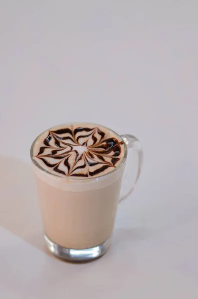 Latte Chaud Parfait Décoré Chocolat — Photo
