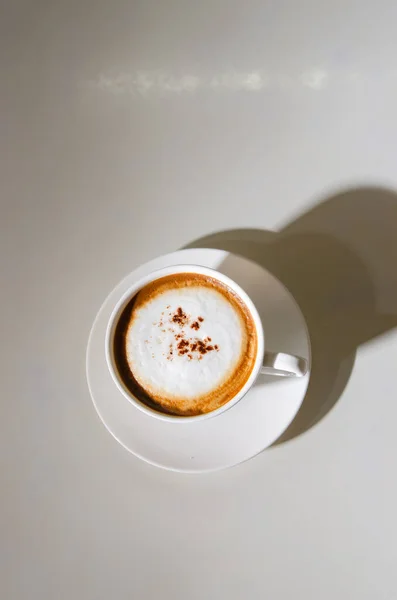 加卡布奇诺咖啡和软牛奶泡沫 — 图库照片