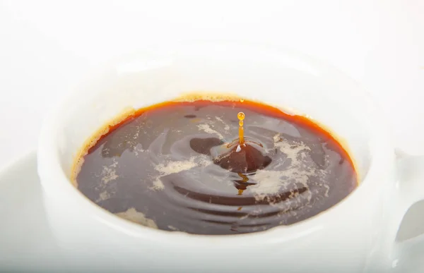 Куб Сахара Падает Чашку Кофе — стоковое фото