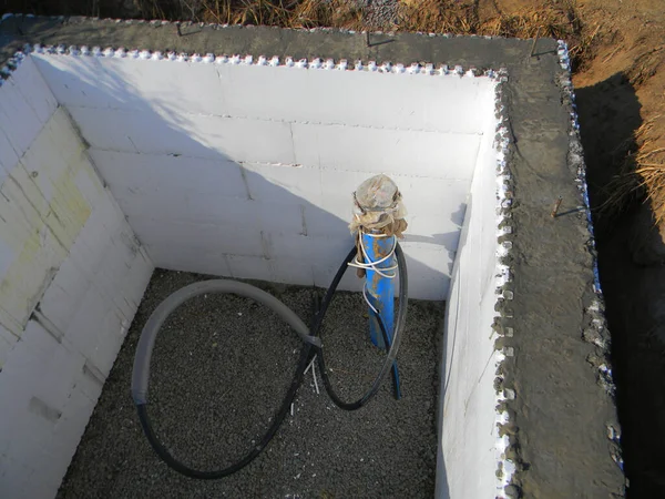 Furo Para Estação Bomba Água Com Isopor Paredes Concreto Construção — Fotografia de Stock