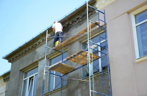 Constructor Contratista Enlucido Paredes Externas Antes Pintar Fachada Exterior Casa — Foto de Stock