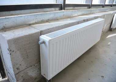 Sıcak su radyatörünü kapat..